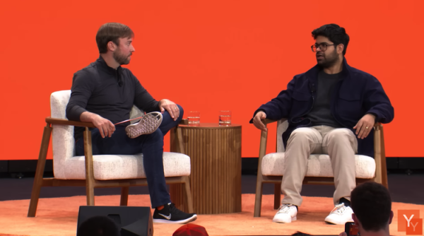 配资证券开户 YC对话实录|AI与浏览器的结合: Perplexity如何从搜索引擎突围, 打造下一个认知操作系统